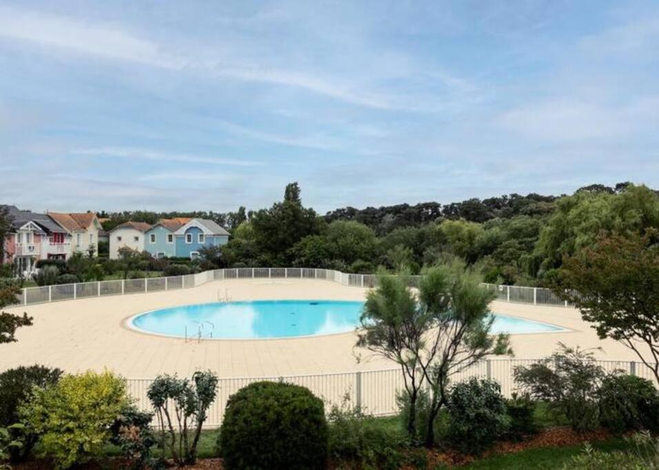Charmante Maison De Vacances Avec Acces Piscine Talmont-Saint-Hilaire Ngoại thất bức ảnh